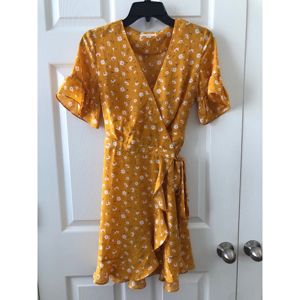 Never been worn LE LIS Wrap Dress Size S